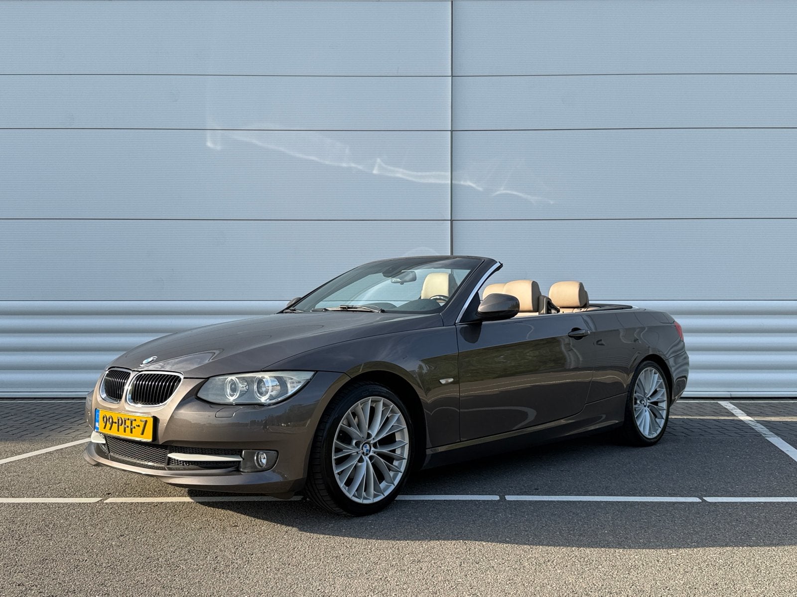BMW 3-Serie 320i E93 Cabrio 170pk Automaat NL Auto | Leder, Automaat, Achterwielaandrijving, 1995 cc, 4 cilinders