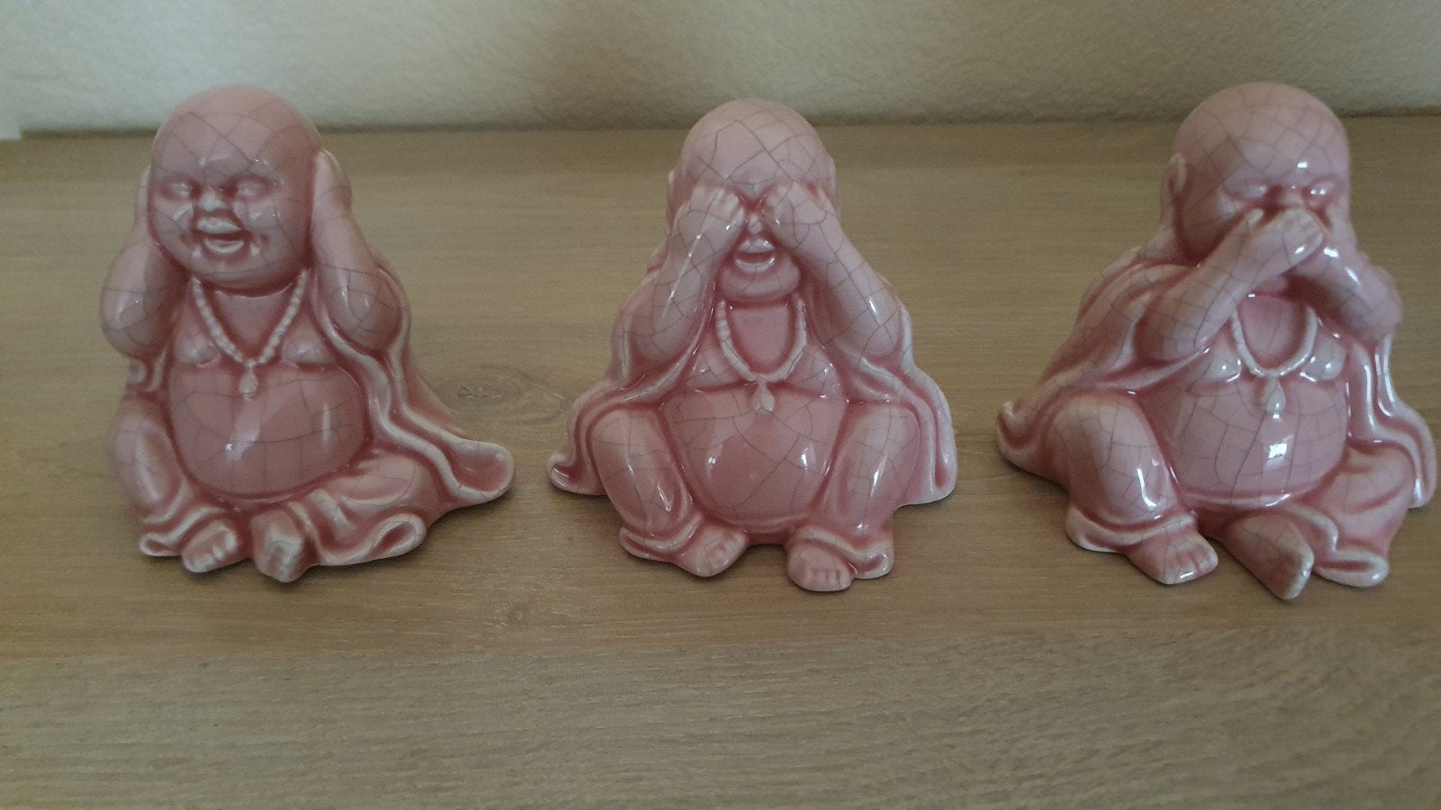 3 Boeddha beeldjes. Horen, zien en zwijgen. Oud roze., Ophalen of Verzenden, Zo goed als nieuw