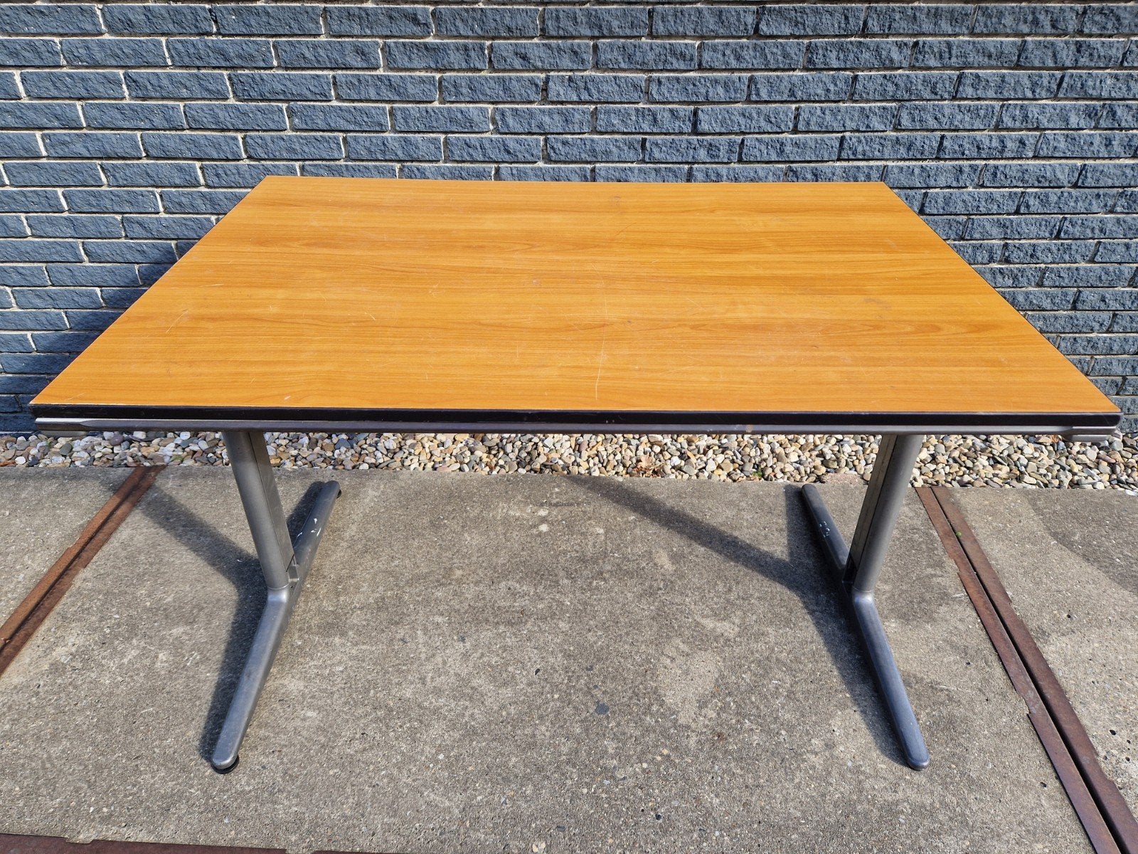 tafel aluminium frame trespa blad 1st 120x80x75cm, Huis en Inrichting, Bureaus, Ophalen, Gebruikt, 120 cm, Metaal