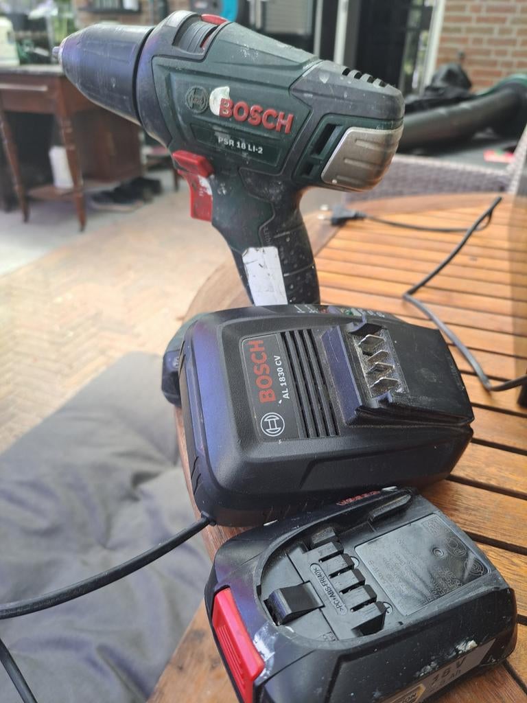 Bosch PSR 18 LI-2 Accuboormachine met lader, Gebruikt, Variabele snelheid, Ophalen of Verzenden, Boor- en Schroefmachine