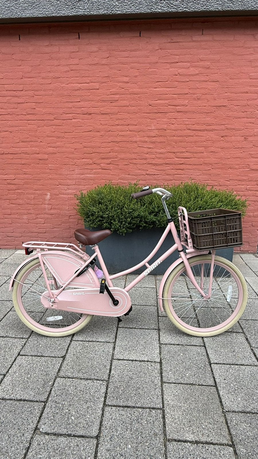 Nieuwe meisjesfiets 24 inch zalmroze, Fietsen en Brommers, Ophalen, Zo goed als nieuw, Terugtraprem, 24 inch