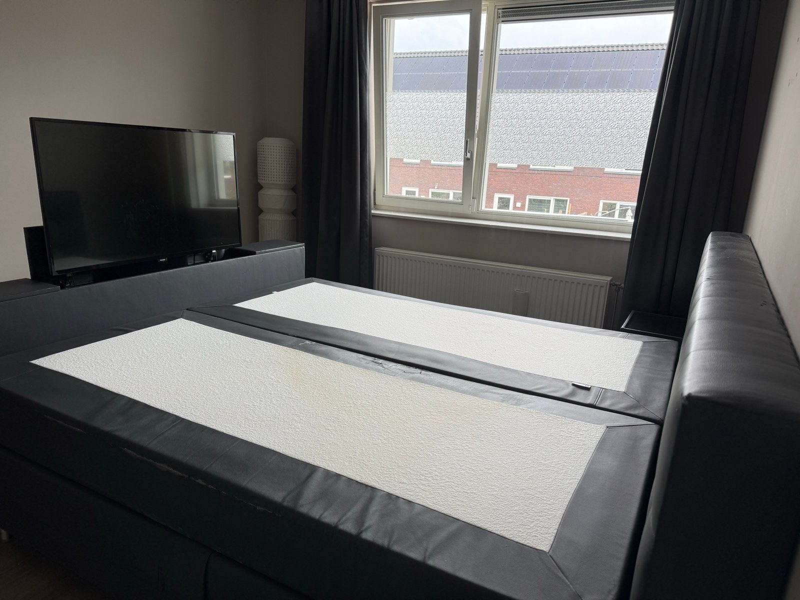 Elektronisch bed met tv-meubel en nachtkastjes, Ophalen, Zwart, Tweepersoons, 180 cm