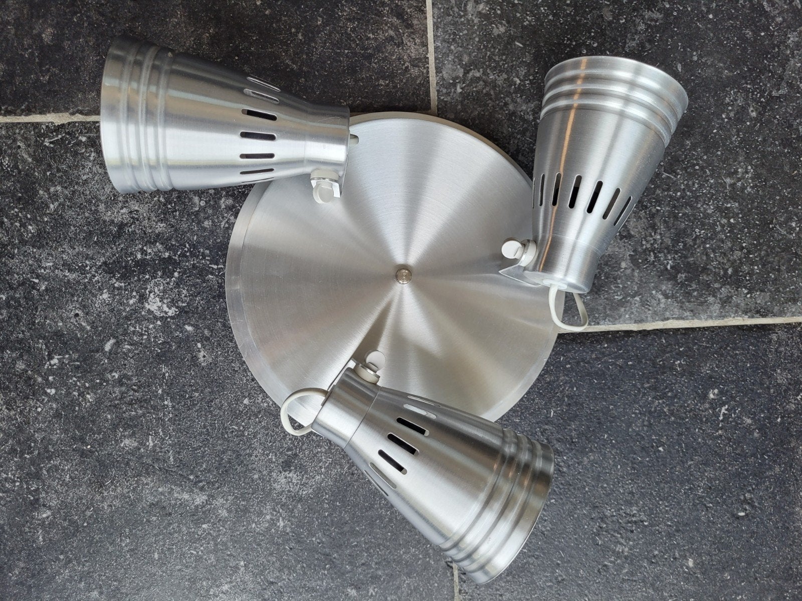Nette vintagelook plafondlamp met 3 spots (max 60W), Huis en Inrichting, Lampen | Plafondlampen, Zilver, Gebruikt, Vintage, Verstelbaar