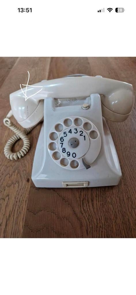 Originele PTT bakelieten telefoon met draaischijf, Ophalen