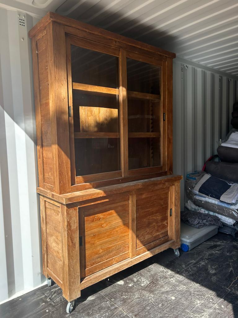 Massief teakhouten kast met glazen schuifdeuren en planken, Ophalen, Gebruikt, 100 tot 150 cm, 200 cm of meer