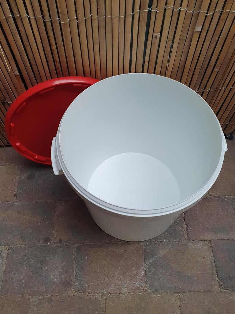 Grote 30 liter emmers met deksel., Dieren en Toebehoren, Dierenvoeding, Ophalen of Verzenden, Hond