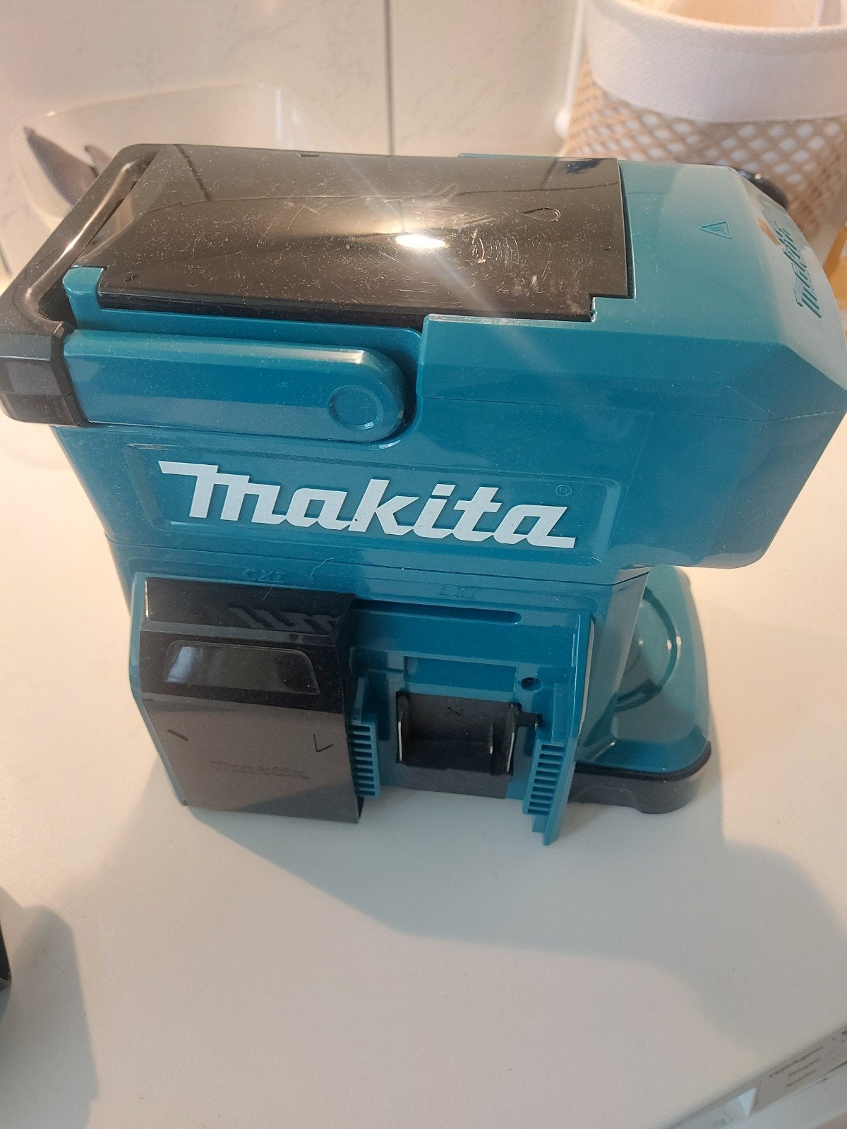 Makita koffiezetapparaat DCM501, Ophalen