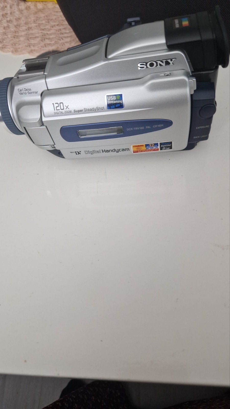 Sony DCR-TRV16E MiniDV camcorder met een Carl Zeiss lens.

D, Ophalen, Sony, 20x of meer
