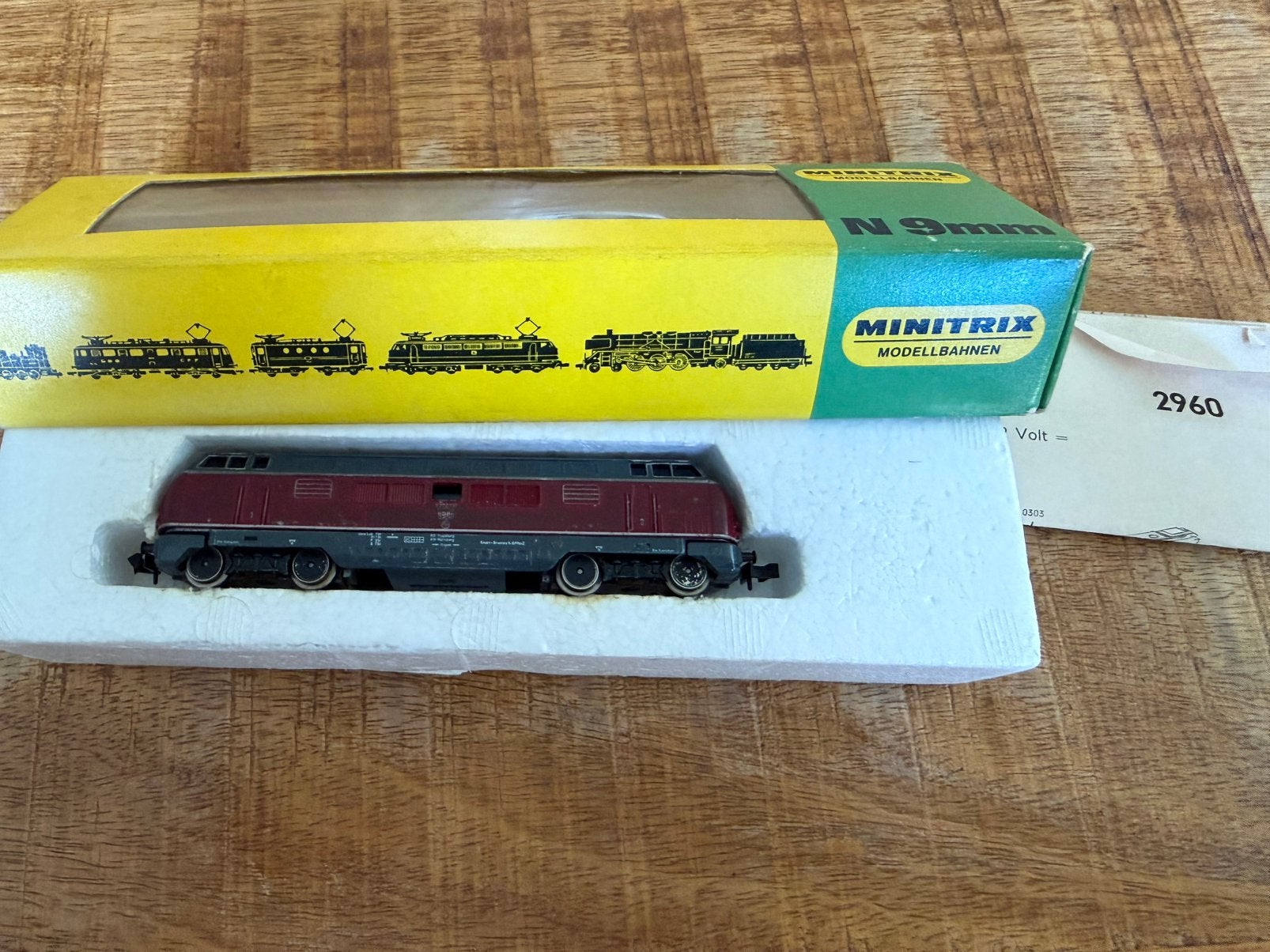 Minitrix 2960 V200 Rode Eland in Ovp Nette staat, Trix, Ophalen of Verzenden, Zo goed als nieuw, Analoog