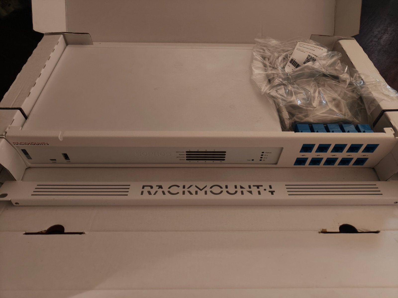 SOPHOS XGS 116 Firewall met Rackmount, Computers en Software, Ophalen of Verzenden, Zo goed als nieuw, Router, SOPHOS