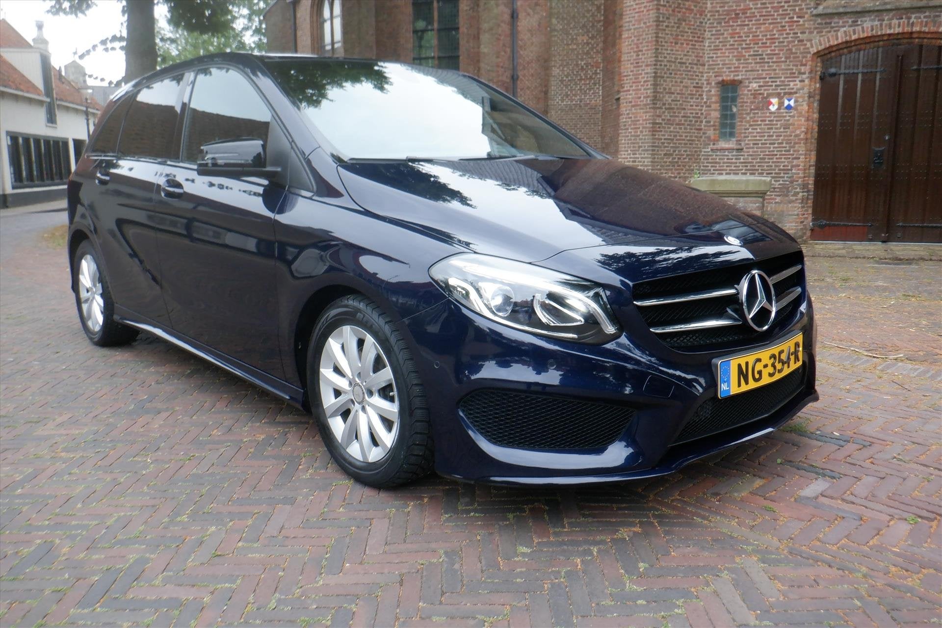 Mercedes B-Klasse B180 AMG PAN.DAK - 39.000 KM - NEDERLAUTO, Auto's, Mercedes-Benz, 12 maanden, 1325 kg, Gebruikt, 4 cilinders