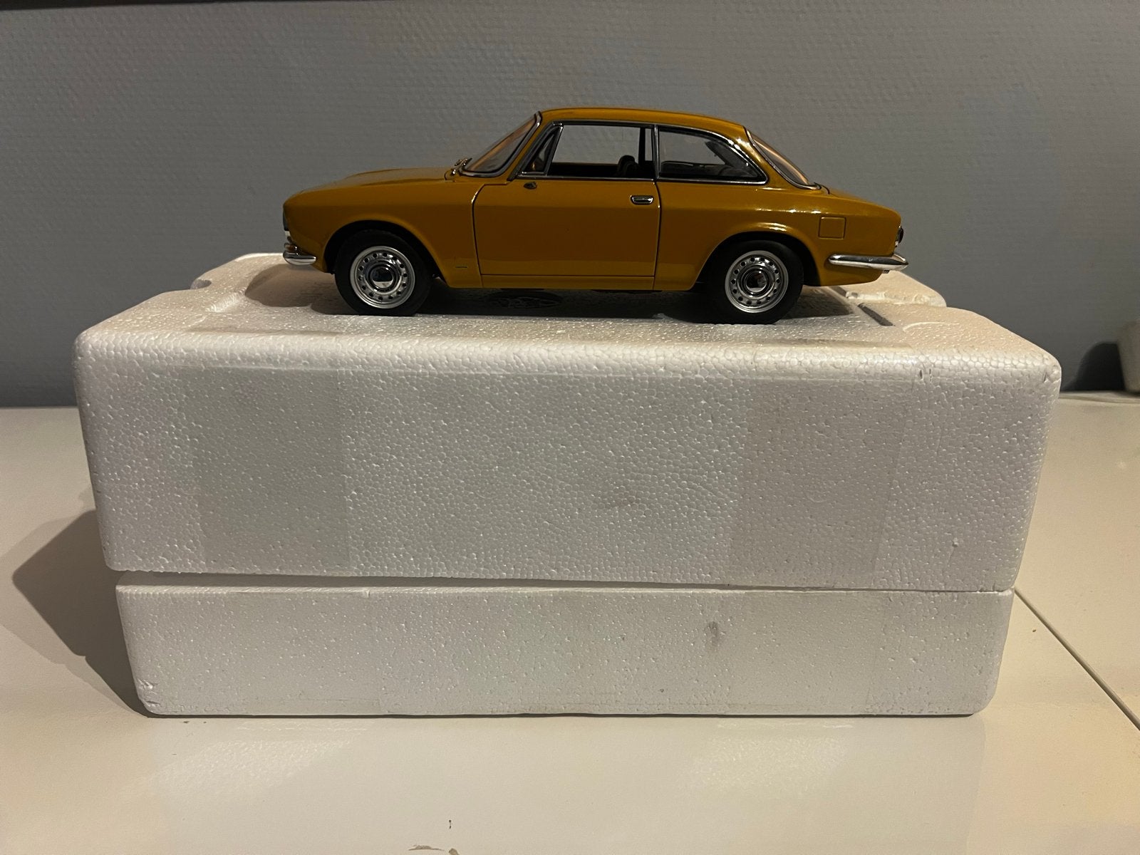 Autoart Alfa Romeo 1750 junior 1:18 -, Hobby en Vrije tijd, Ophalen of Verzenden, Gebruikt, Auto, Autoart