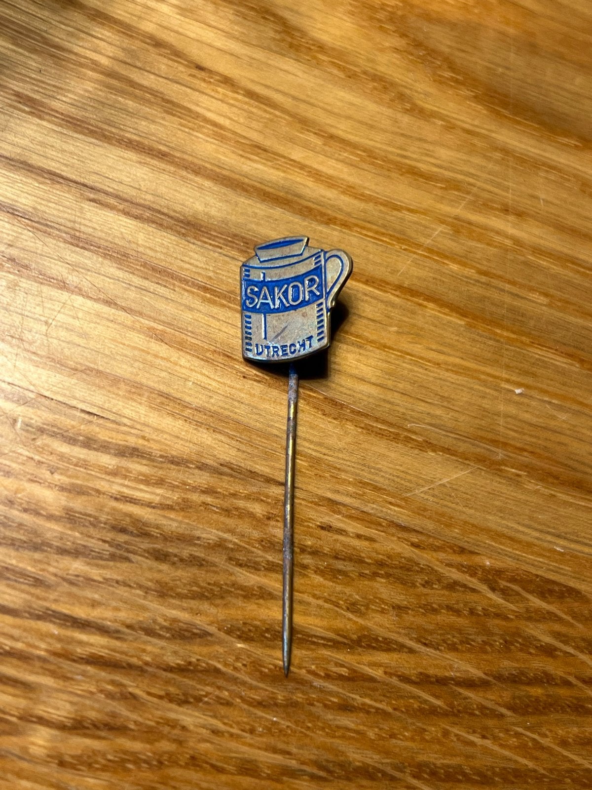 Vintage Sakor Utrecht Speldje - Reclame Pin, Ophalen of Verzenden, Gebruikt, Merk, Speldje of Pin