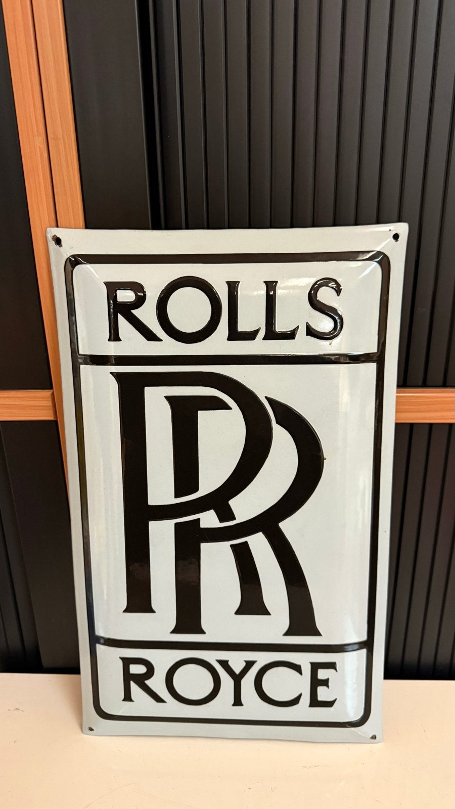 Rolls Royce emaille bord, Ophalen