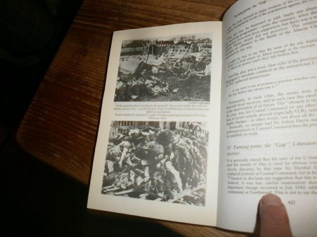 the right of the line RAF in ww2 1939-1945 met fotos, Ophalen of Verzenden, Tweede Wereldoorlog, Nieuw, Overige onderwerpen