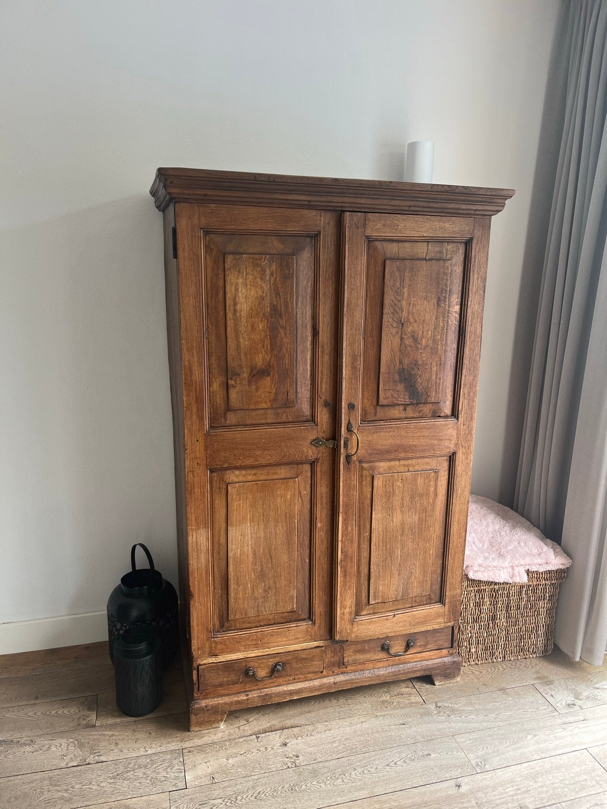 Massief eikenhouten kast / tv-meubel, Antiek en Kunst, Ophalen