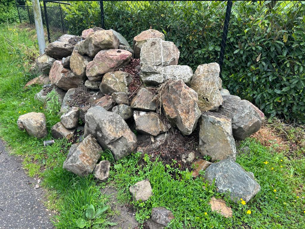 Grote natuurstenen rotsen voor tuin of landschap, Overige materialen, Ophalen of Verzenden, Zo goed als nieuw, Kei
