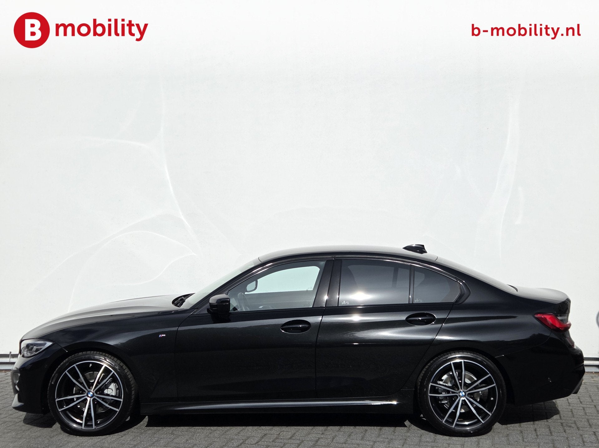 BMW 3-serie 320i High Executive M-Sport Achteruitrijcamera N, Auto's, Automaat, 1998 cc, Achterwielaandrijving, Gebruikt