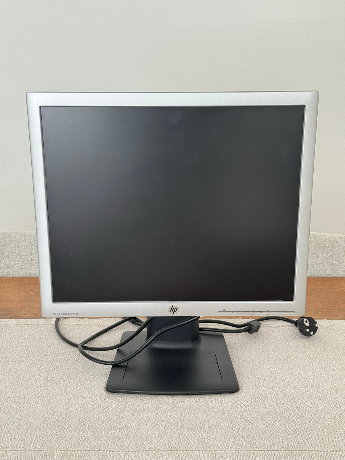 HP LA1956 Monitor - 19 inch, Gebruikt, Ophalen of Verzenden, Overige resoluties, In hoogte verstelbaar