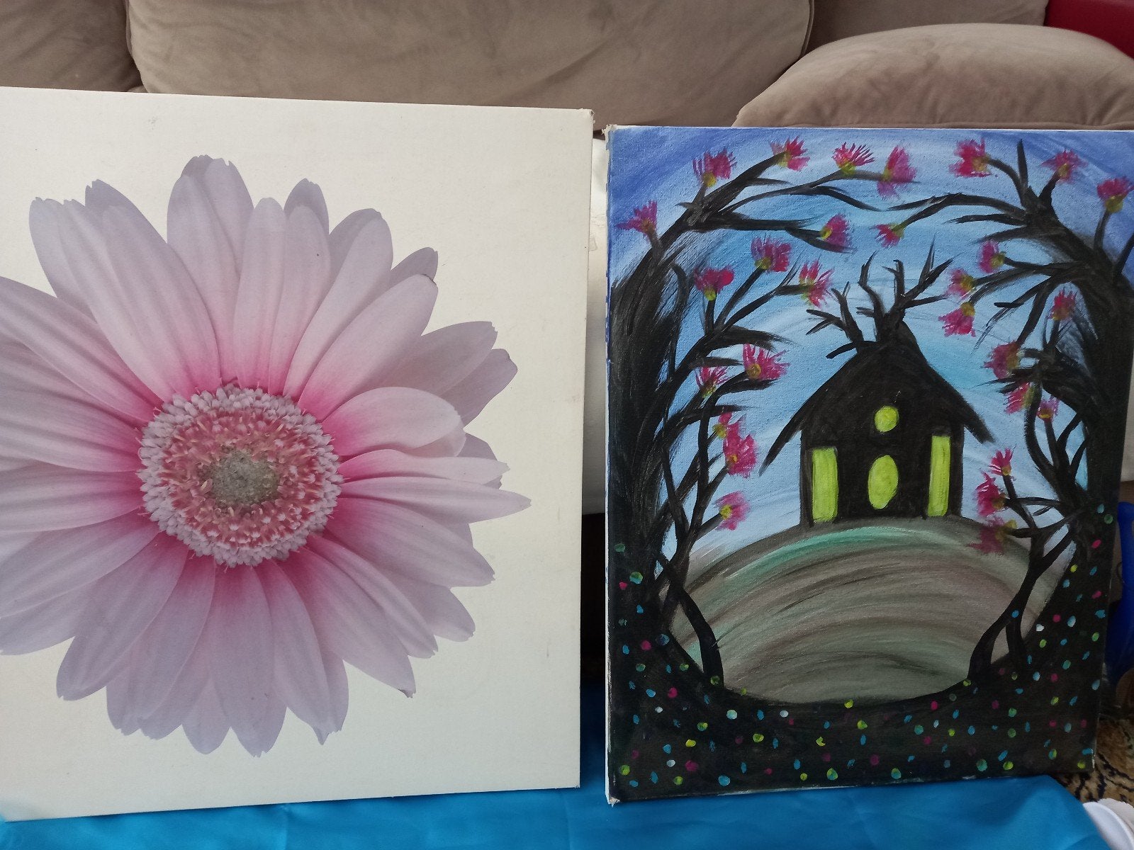 Twee Schilderijen: Roze Gerbera & Mysterieus Huisje, Ophalen of Verzenden