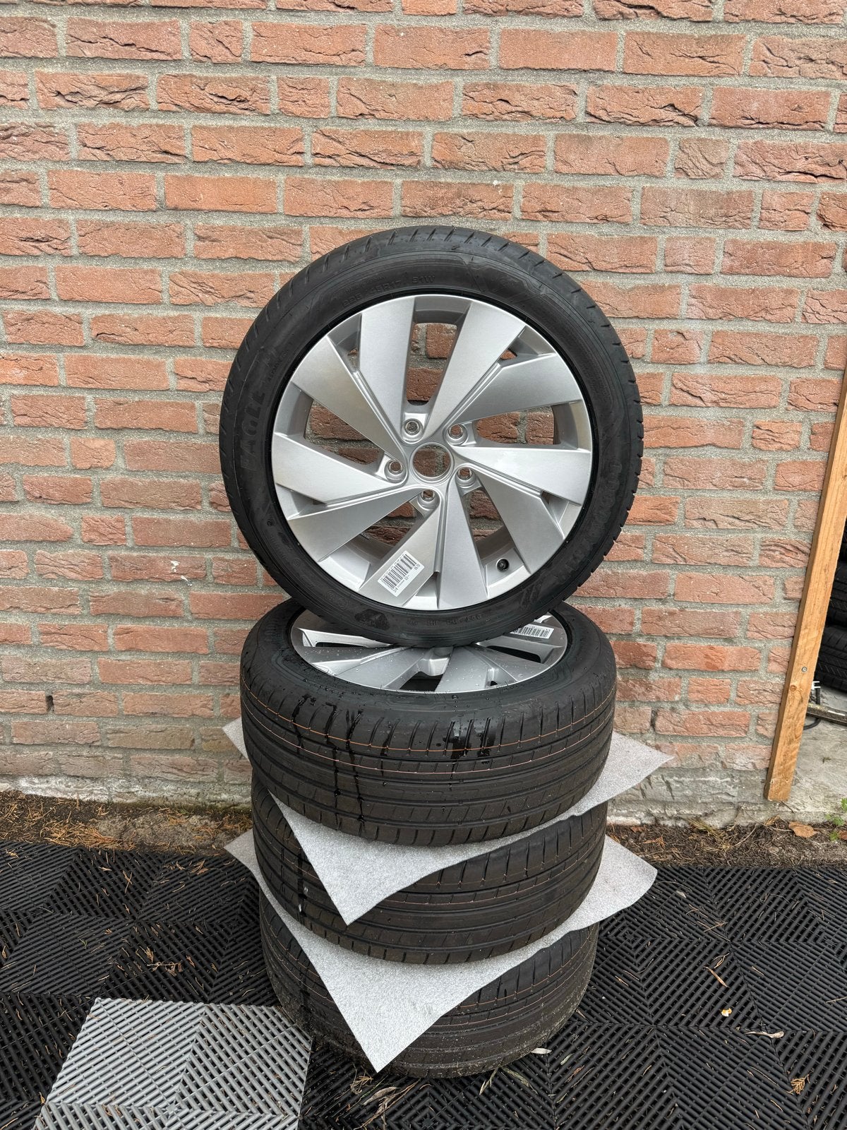 17 inch originele Volkswagen Golf velgen met zomerbanden., Volskwagen, Banden en Velgen, Nieuw, 17 inch