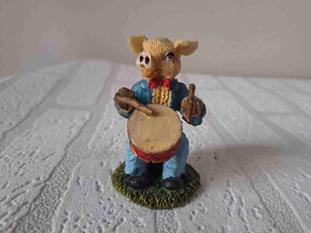 Varken met trommel, kunsthars D4.5xH7.5cm, Ophalen of Verzenden, Zo goed als nieuw, Dier
