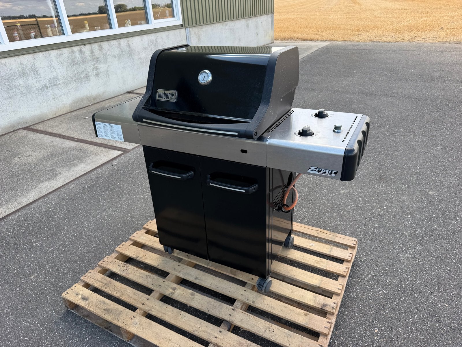 Weber Spirit E-210 gasbarbecue met hoes, Ophalen, Gebruikt