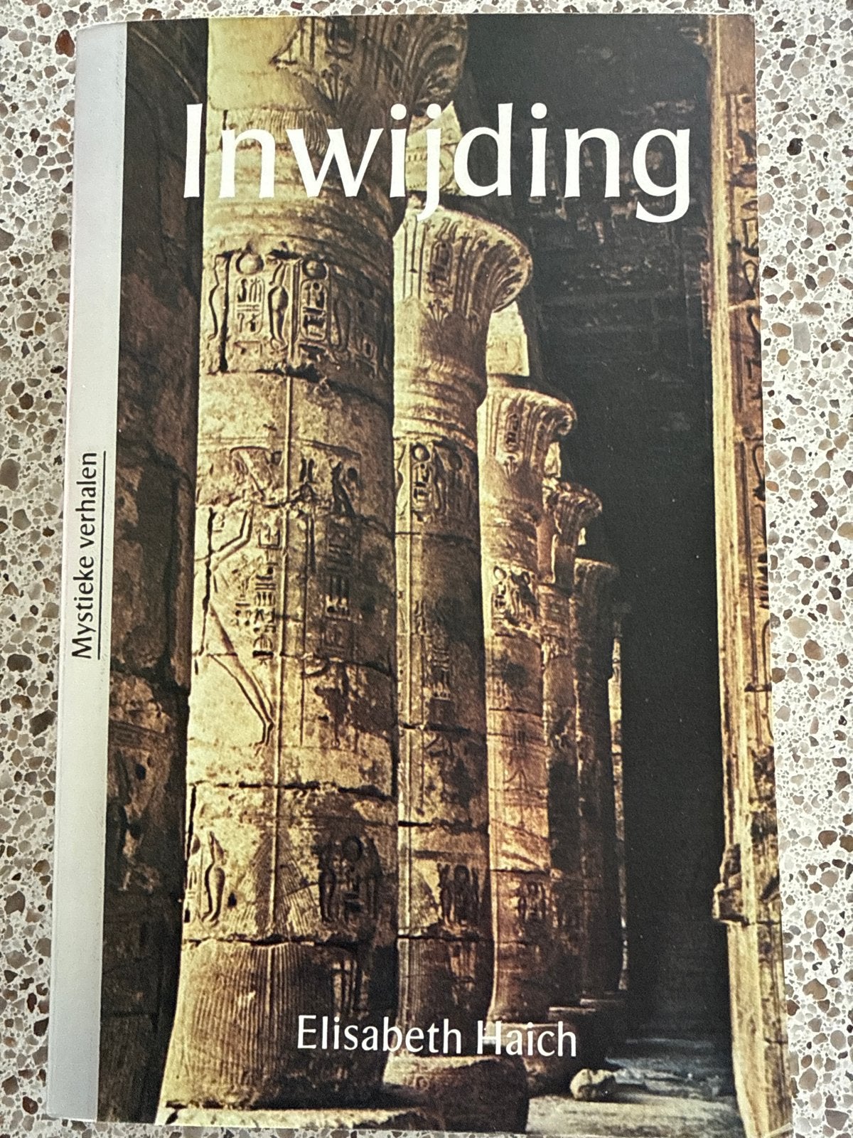 Inwijding - Elisabeth Haich (Mystieke verhalen), Boeken, Ophalen of Verzenden, Zo goed als nieuw, Spiritualiteit algemeen, Verhaal of Roman