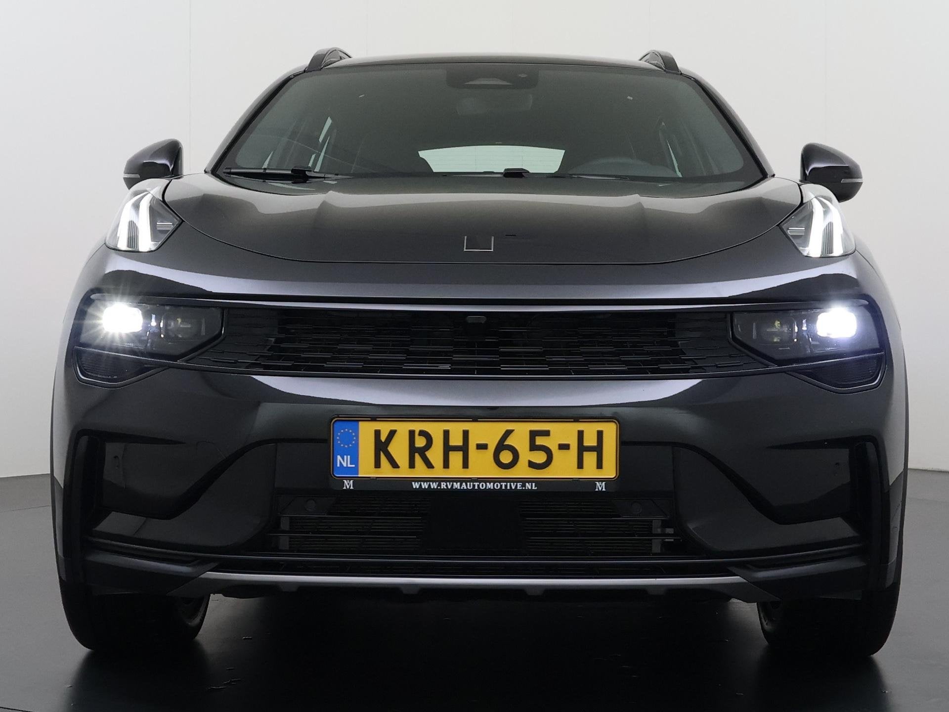 Lynk & Co 01 1.5 Core FABRIEKSGARANTIE T/M 2030! | ACHTERUIT, Auto's, 4 cilinders, Alcantara, Zwart, Plug-in hybride