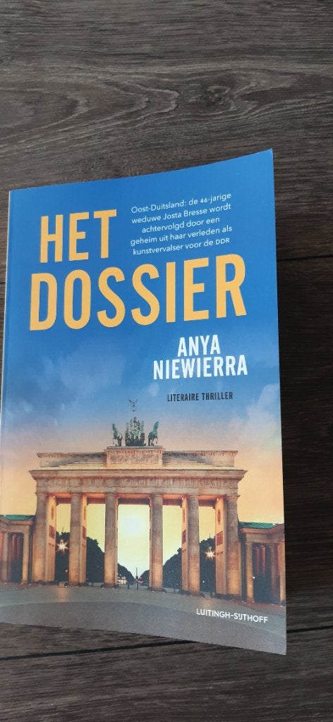 Het dossier, Ophalen of Verzenden, Zo goed als nieuw, Nederland, Anya Niewierra
