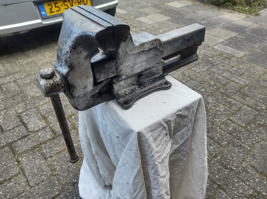 Grote Brockhaus Heuer front bankschroef 12 cm 120 mm 15KG, Ophalen of Verzenden, Gebruikt, Minder dan 70 cm, Bankschroef