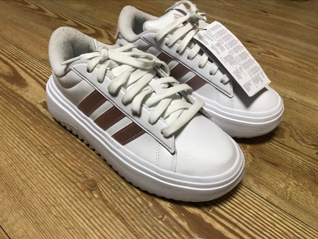 Nieuwe Adidas schoenen 38 maat, Ophalen of Verzenden, Nieuw