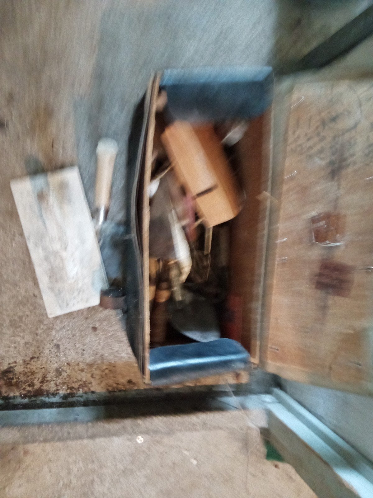 leren tas met metsel/houtbew. gereedschap, Ophalen