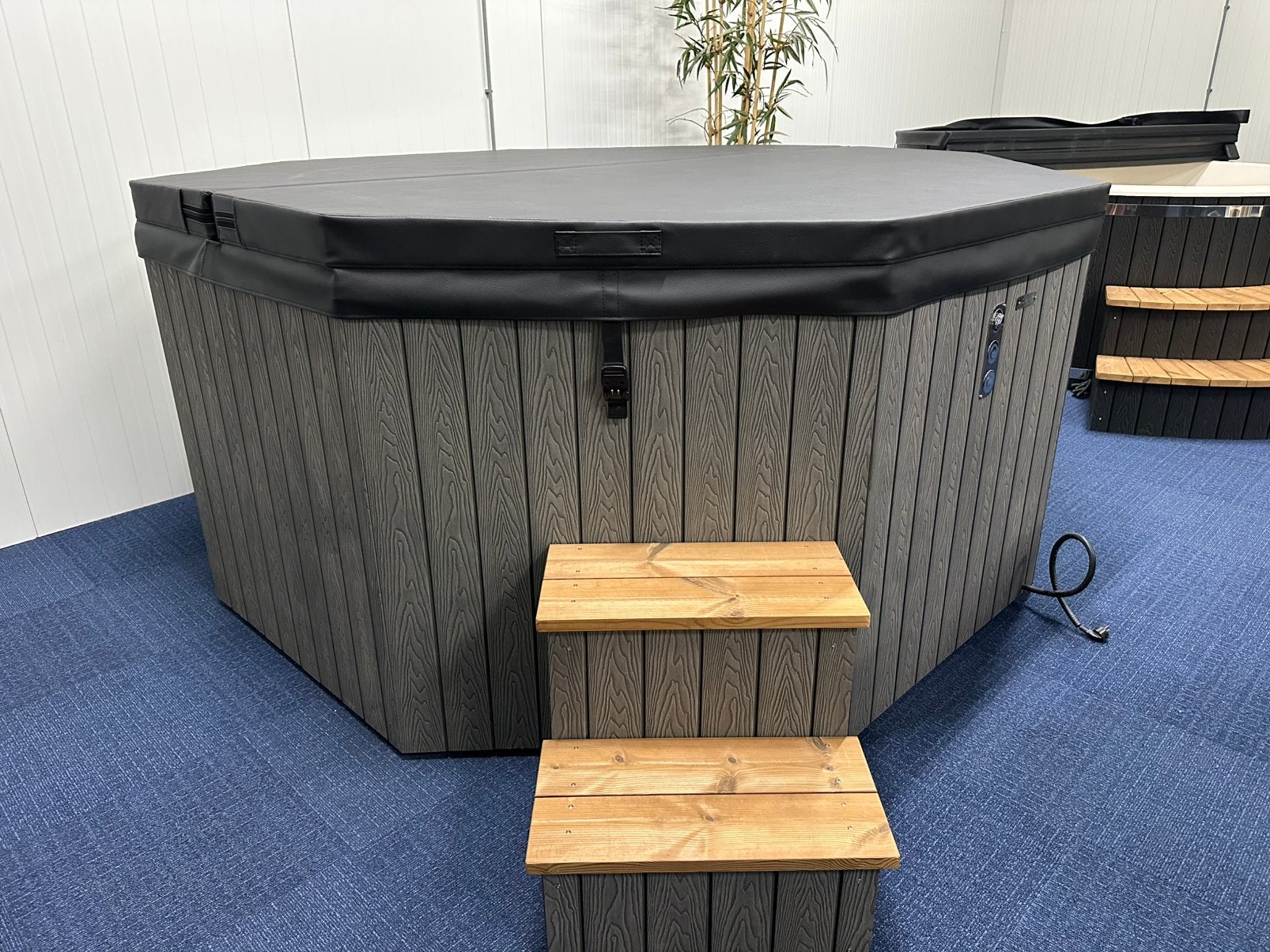 AANBIEDING octagon hottub 240x240 cm hottub jacuzzi, Ophalen of Verzenden, Nieuw, Trap