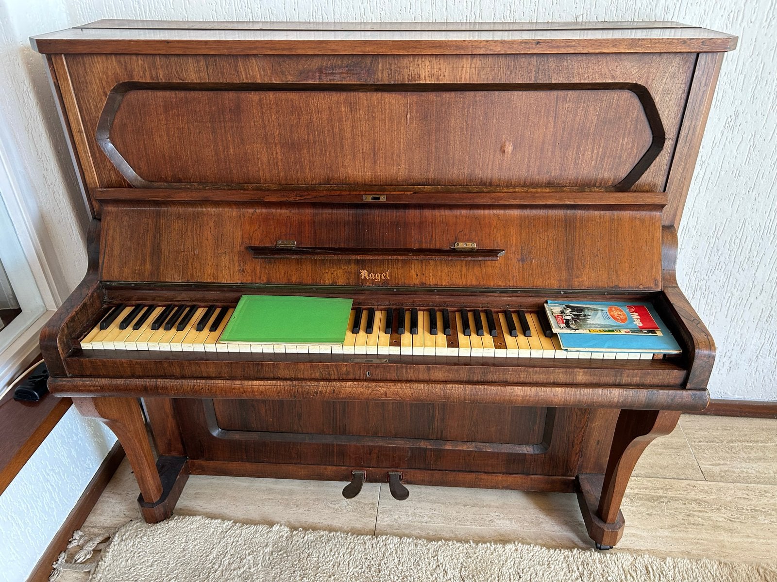 Oude piano - decoratief meubelstuk, Muziek en Instrumenten, Piano's, Ophalen, Gebruikt, Bruin, Piano
