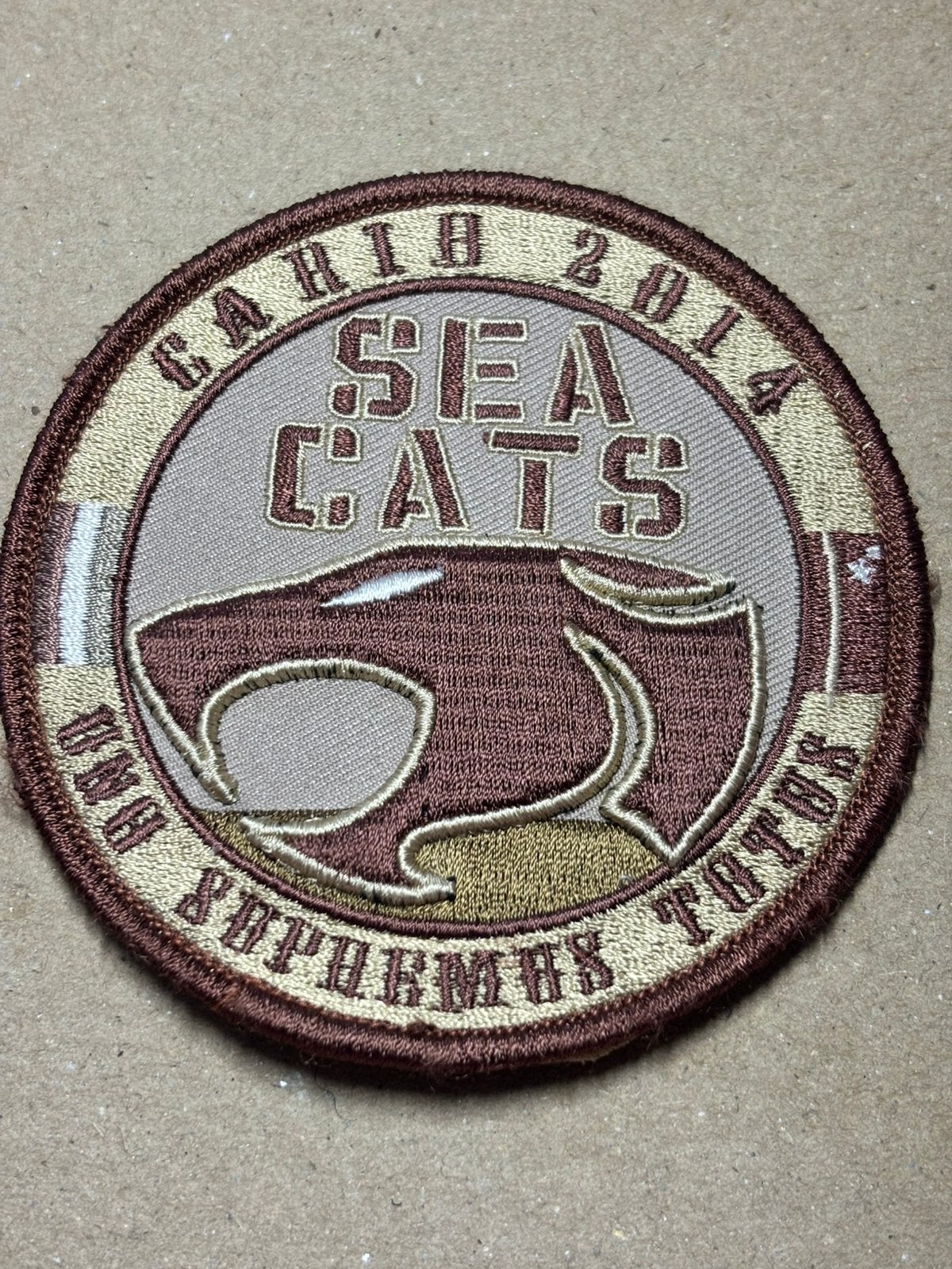 Embleem 300 SQN carib 2014 sea cats, Verzenden, Luchtmacht, Nederland, Embleem of Badge