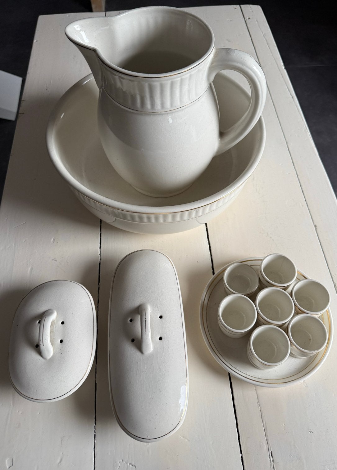 Antieke Wasstel en Eierdopjes Set - Crèmekleurig Keramiek, Antiek en Kunst, Ophalen