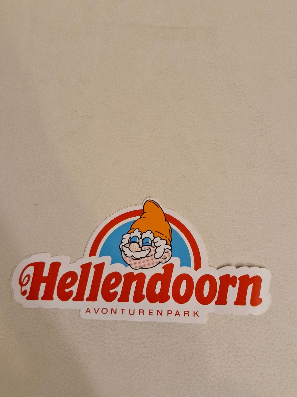 256 Hellendoorn Avonturenpark Sticker - Kabouter, Verzamelen, Ophalen of Verzenden, Nieuw