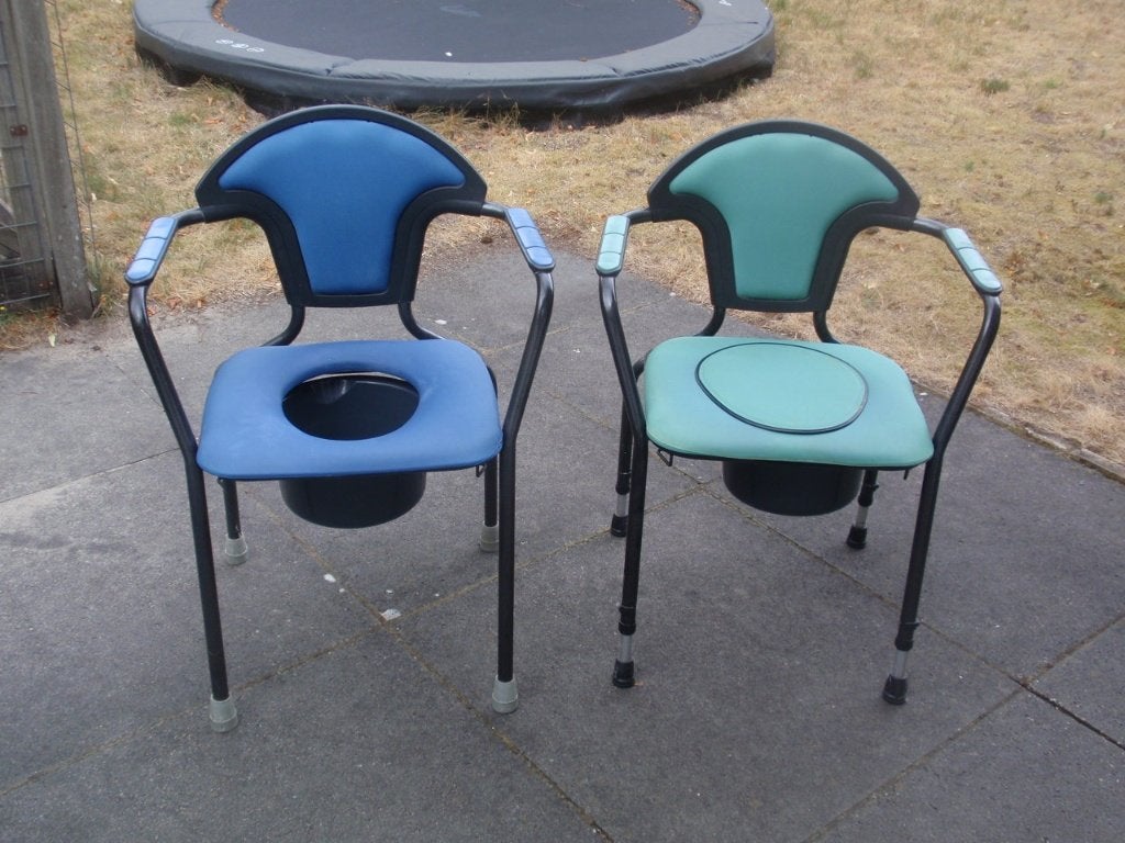 postoelen met beschadigingen, Diversen, Verpleegmiddelen, Ophalen, Gebruikt