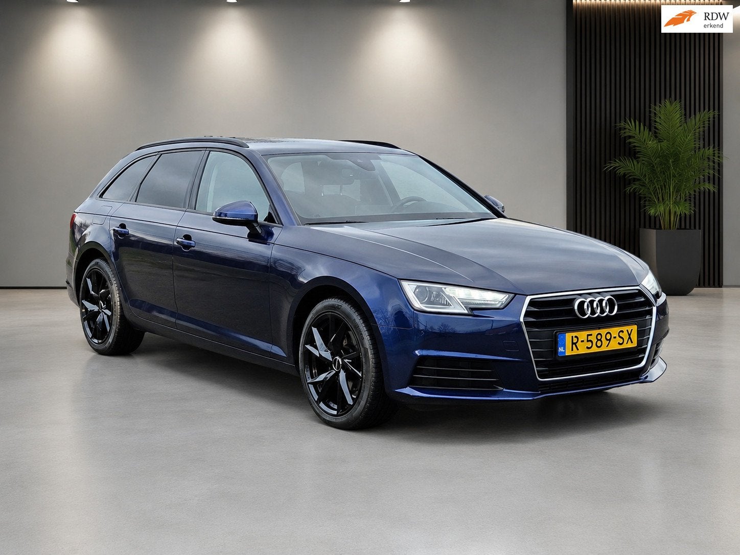 Audi A4 Avant 35 TFSI Design Pro Line Plus Navi/Aut/Trekhaak, Auto's, Audi, Gebruikt, Euro 6, 4 cilinders, Blauw