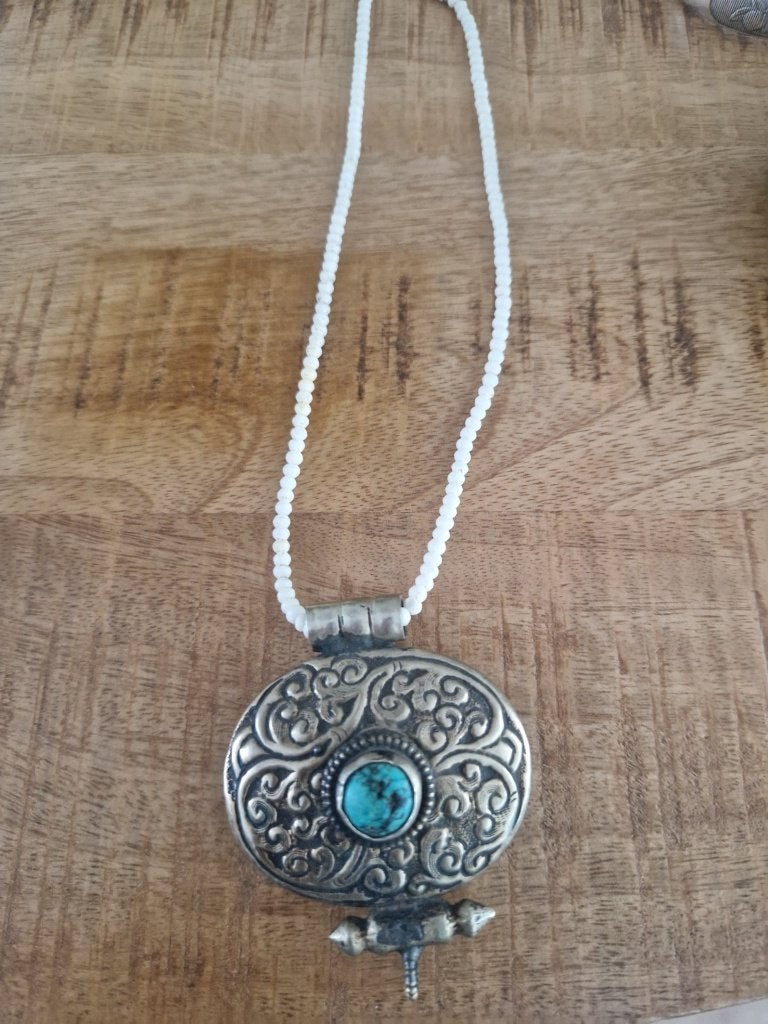 Ghau aan ketting, Sieraden, Tassen en Uiterlijk, Ophalen of Verzenden, Overige materialen, Ketting, Met edelsteen