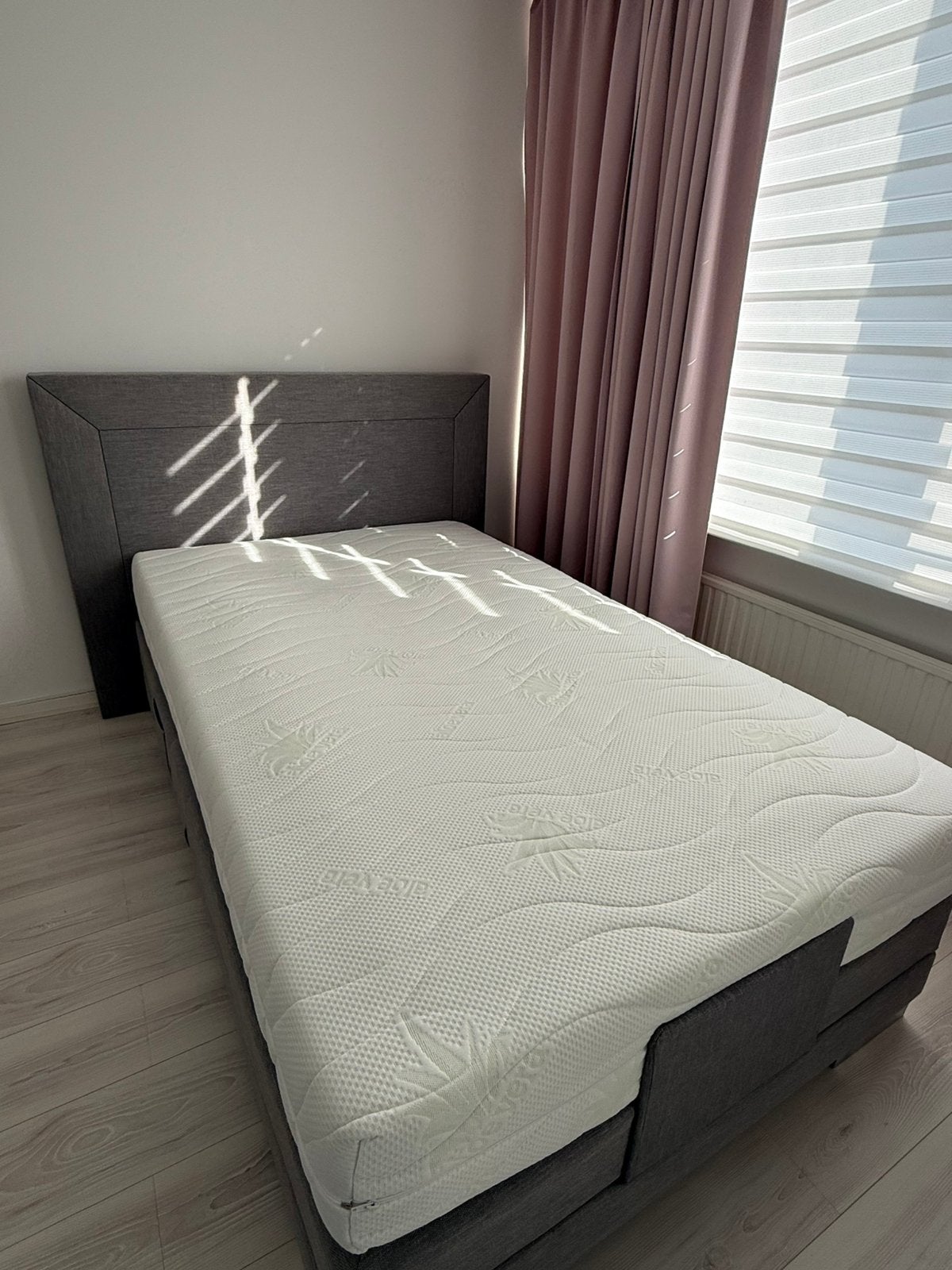 Boxspring elektrisch, Ophalen, Zo goed als nieuw, Twijfelaar, 120 cm