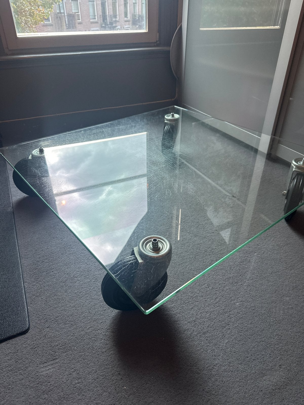Glazen salontafel 110x110 cm met wielen, Huis en Inrichting, Ophalen, Gebruikt, 100 tot 150 cm, Vierkant