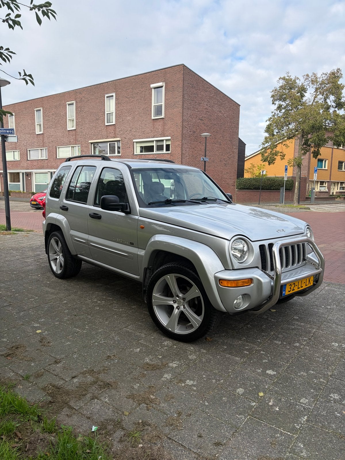 Jeep Cherokee 3.7 V6 AUT 2003 Grijs, Auto's, Automaat, 3700 cc, 3360 kg, Origineel Nederlands