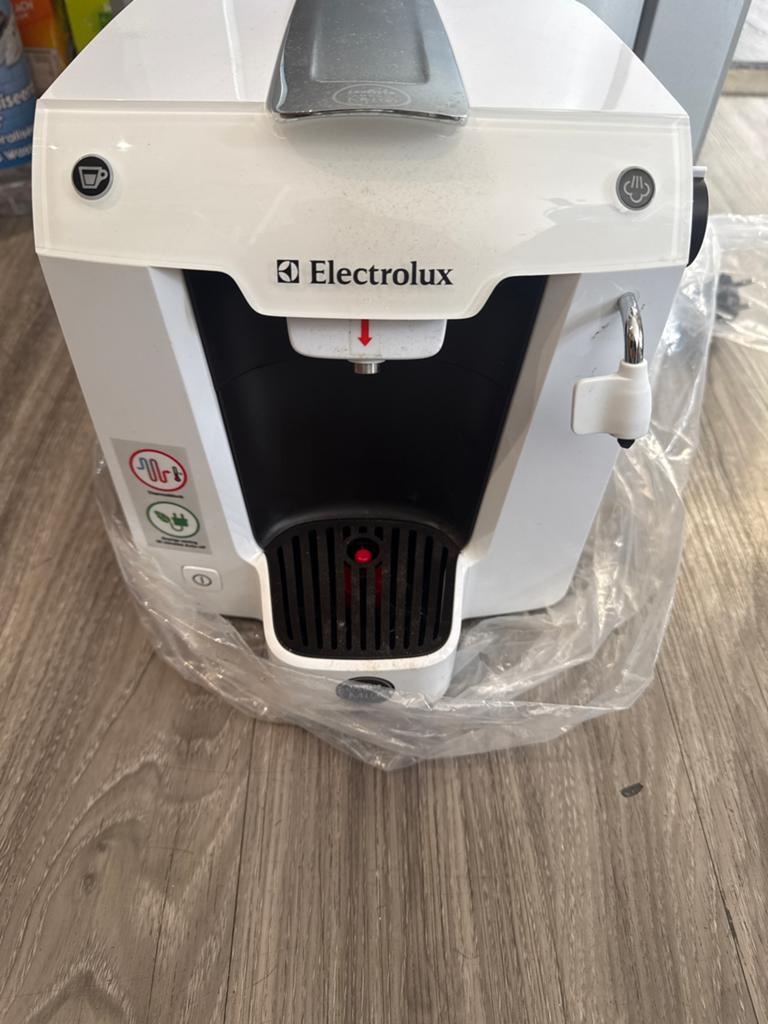 Electrolux Lavazza A Modo Mio ELM5100 Espressomachine defect, Witgoed en Apparatuur, Koffiezetapparaten, Koffiepads en cups, Espresso apparaat