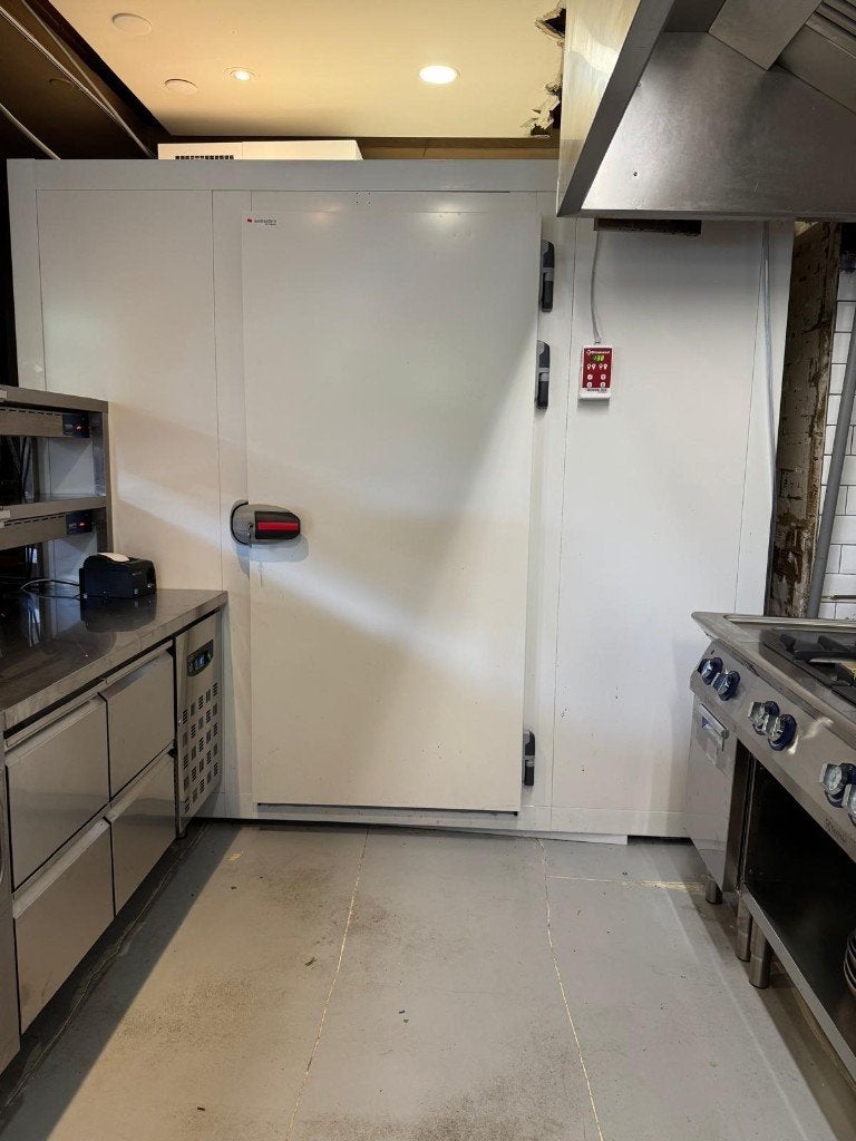 koelcel 2400x1800x2100  met plafond koelunit / moet snel weg, Ophalen, Gebruikt, Koelen en Vriezen