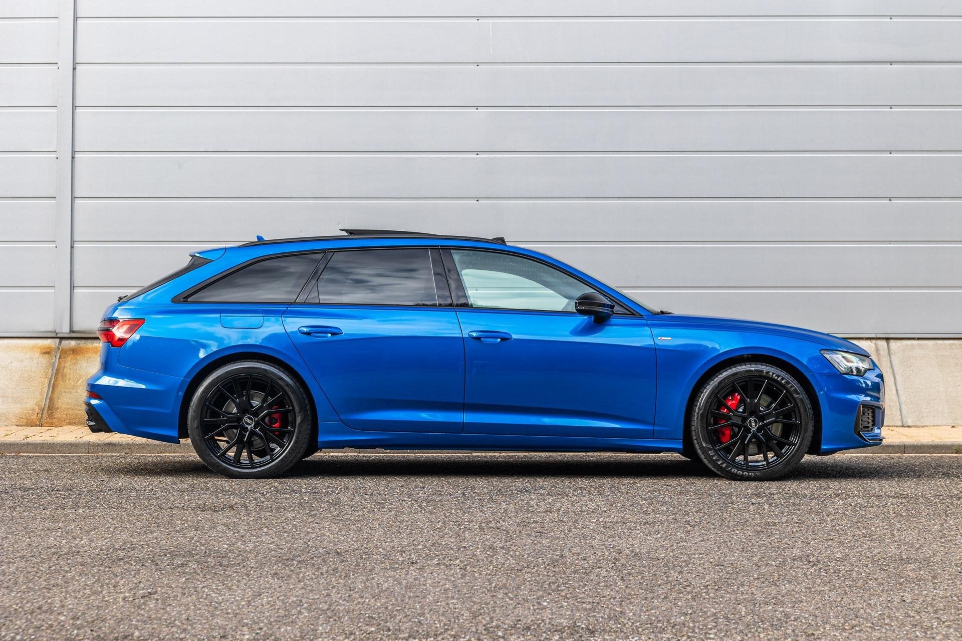 Audi A6 Avant 55 TFSIe 367pk PHEV Quattro Pro Line S Competi, Auto's, Automaat, Gebruikt, 4 cilinders, Blauw