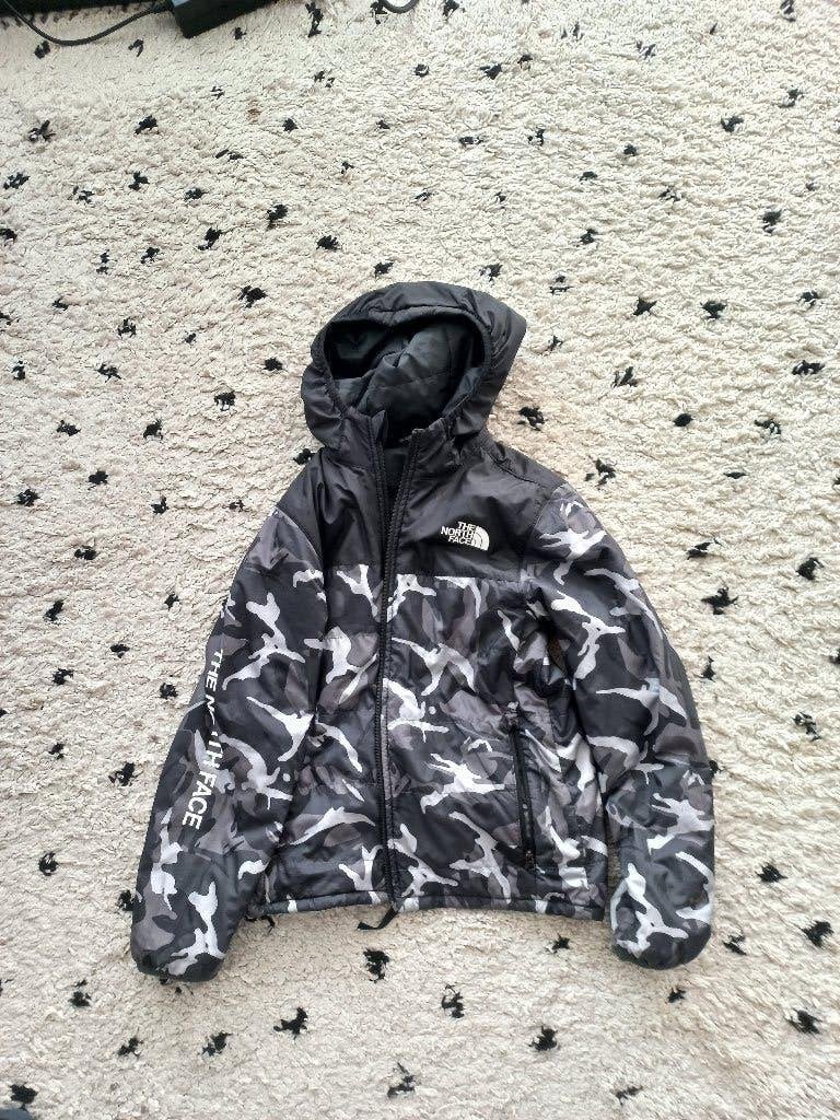 The North Face jongensjas camouflage – 5-8 jaar, Ophalen, Gebruikt, The North Face, Jongen of Meisje