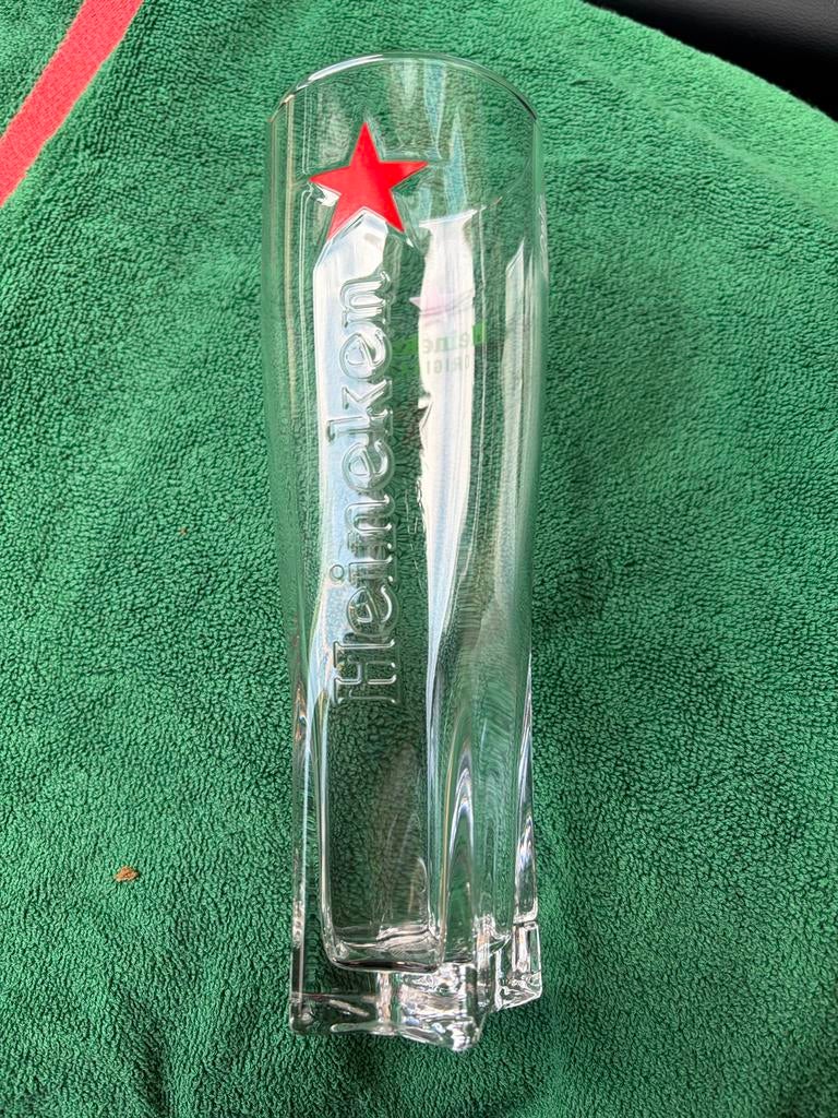 Het nieuwste Heineken glas met bodem in vorm ster, Verzamelen, Glas en Borrelglaasjes, Ophalen, Zo goed als nieuw, Bierglas