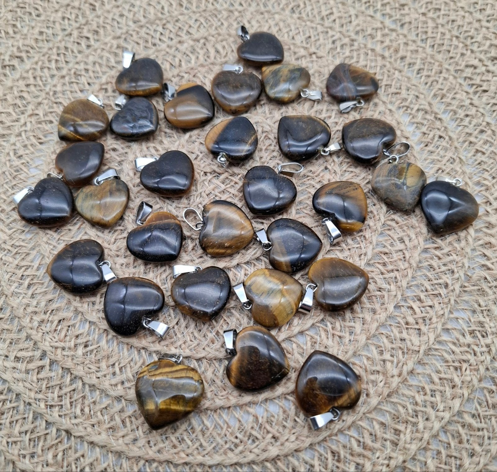 Tijgeroog hartjes 30 stuks € 15,-, Ophalen of Verzenden, Mineraal